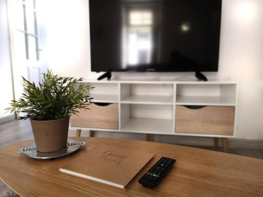 Terrasse Du Get Apartment Ровел Екстериор снимка
